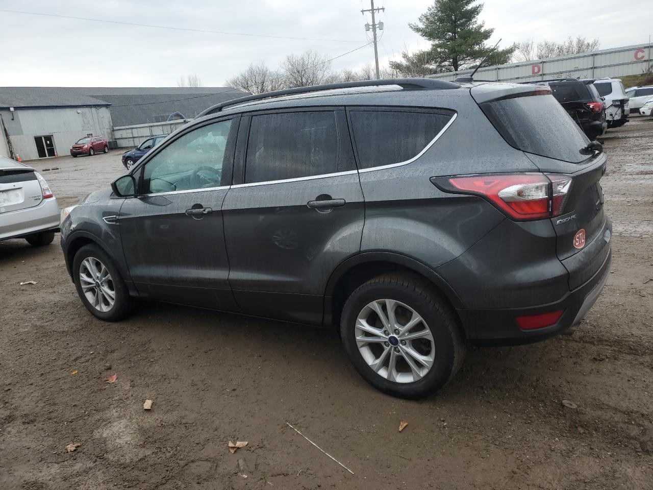 VIN 1FMCU0GD0HUA91832 2017 FORD ESCAPE no.2