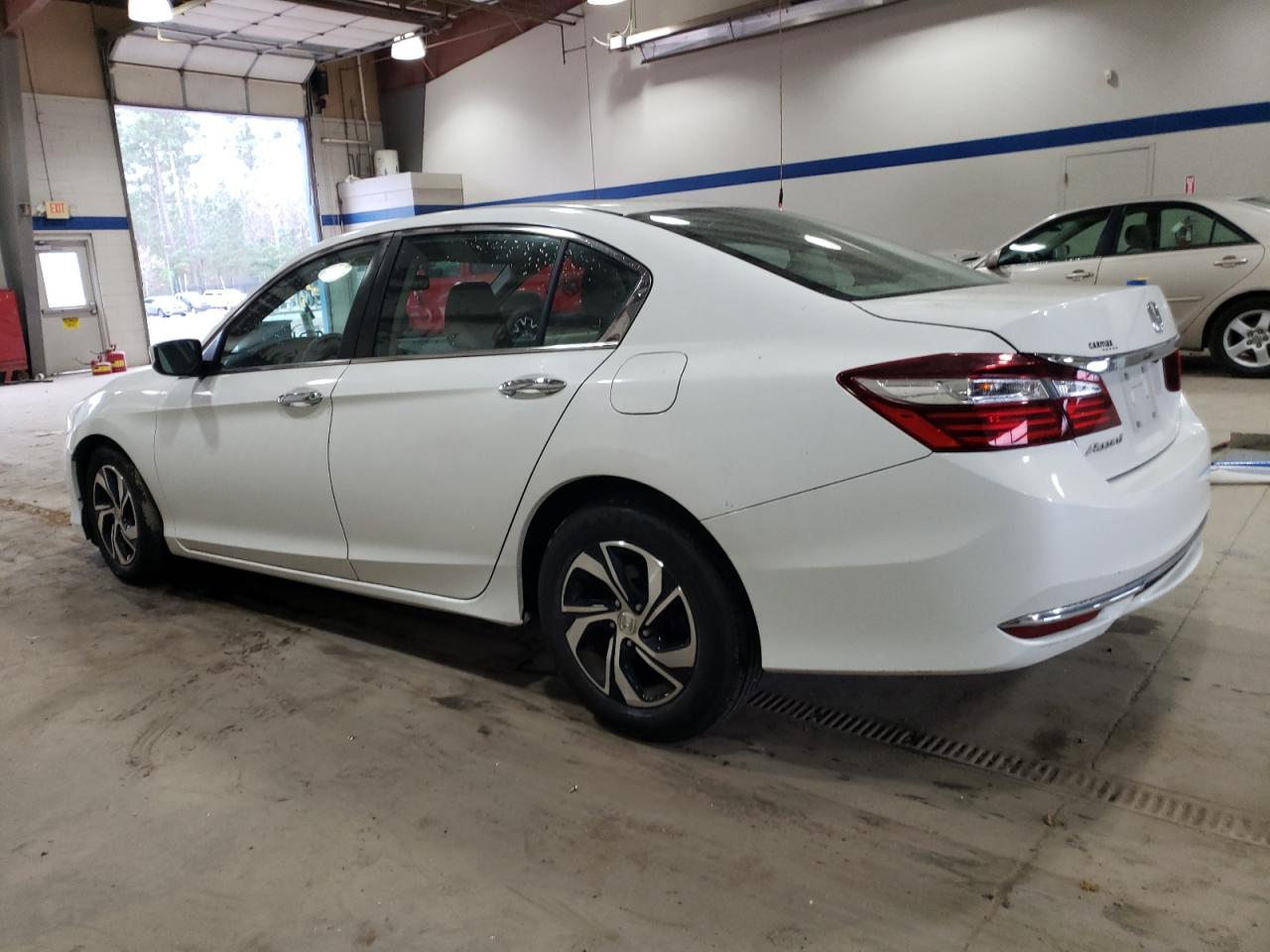 VIN 1HGCR2F38HA165012 2017 HONDA ACCORD no.2