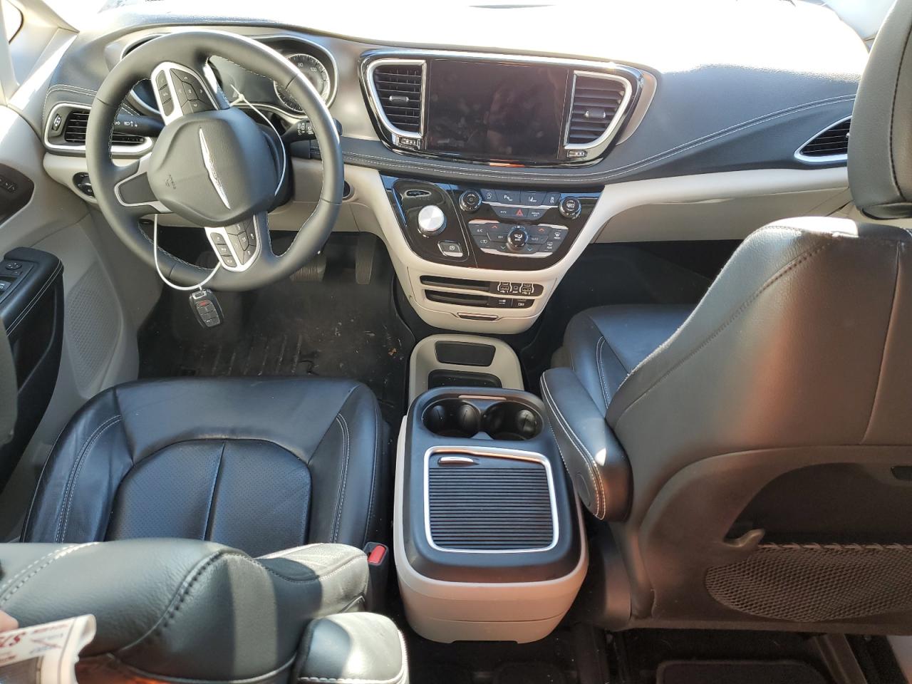 2022 Chrysler Pacifica - Image 8