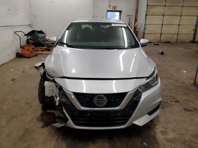 NISSAN VERSA 2021 Серебристый