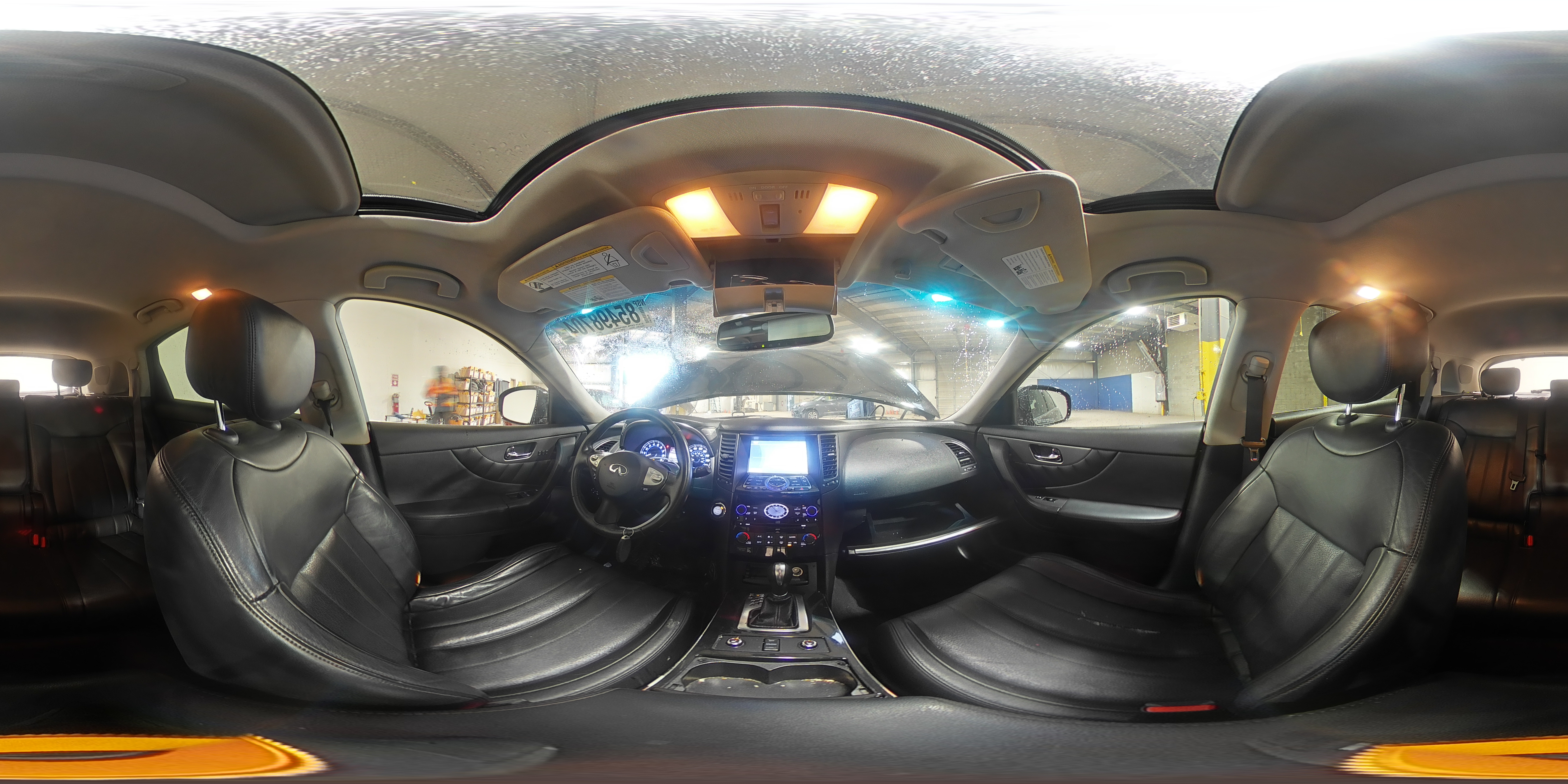 2015 Infiniti QX70 - Image 16