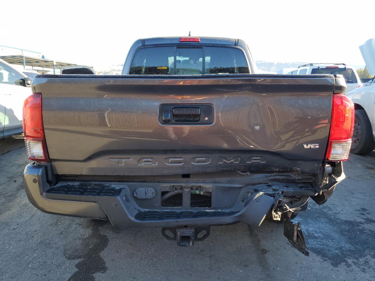 VIN 5TFSZ5AN2JX152571 2018 TOYOTA TACOMA no.6