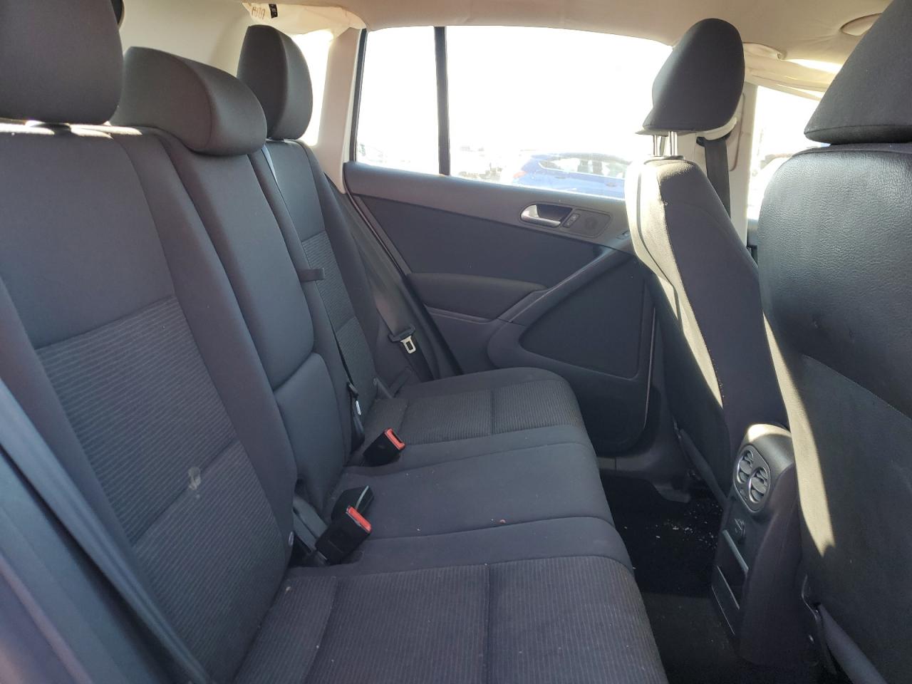 2017 Volkswagen Tiguan - Image 11