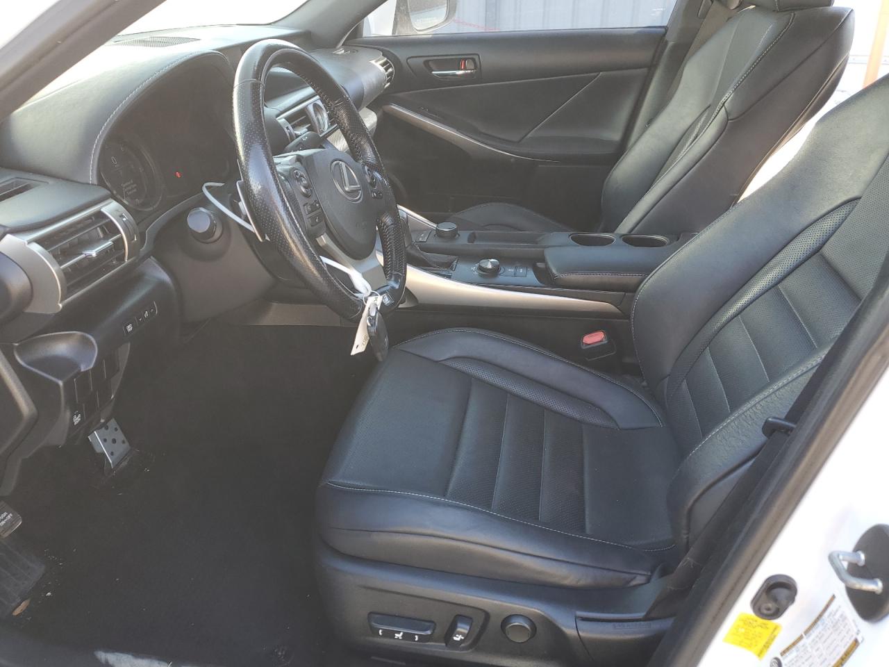 2016 Lexus IS - Image 7