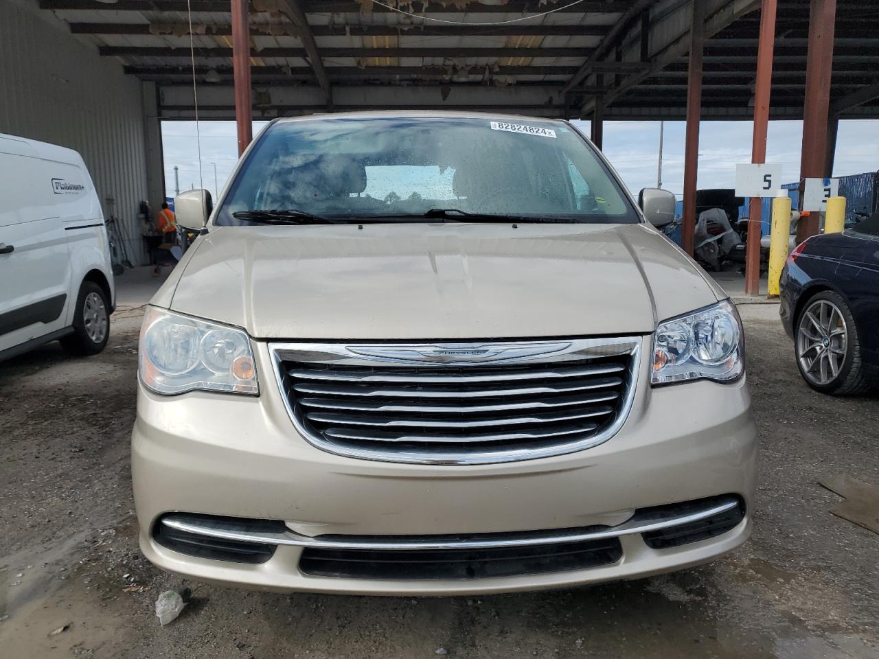 2015 Chrysler Town & Country - Image 5