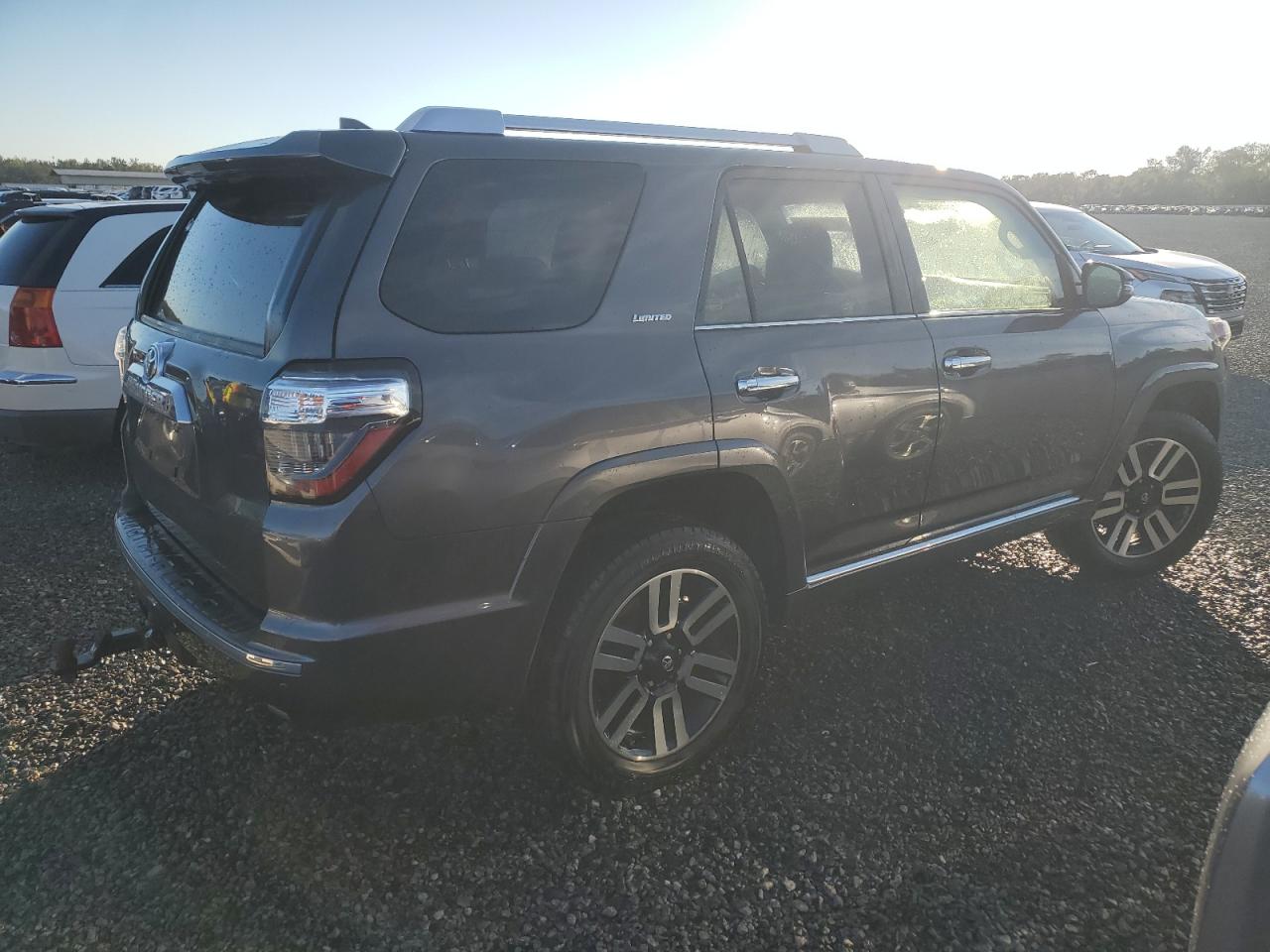 VIN JTEBU5JR3J5513945 2018 TOYOTA 4RUNNER no.3