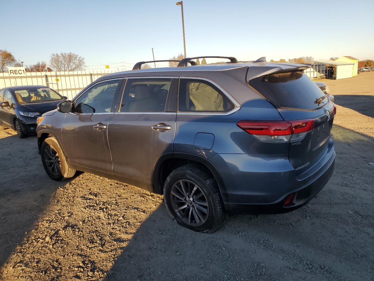 2019 Toyota Highlander - Image 2
