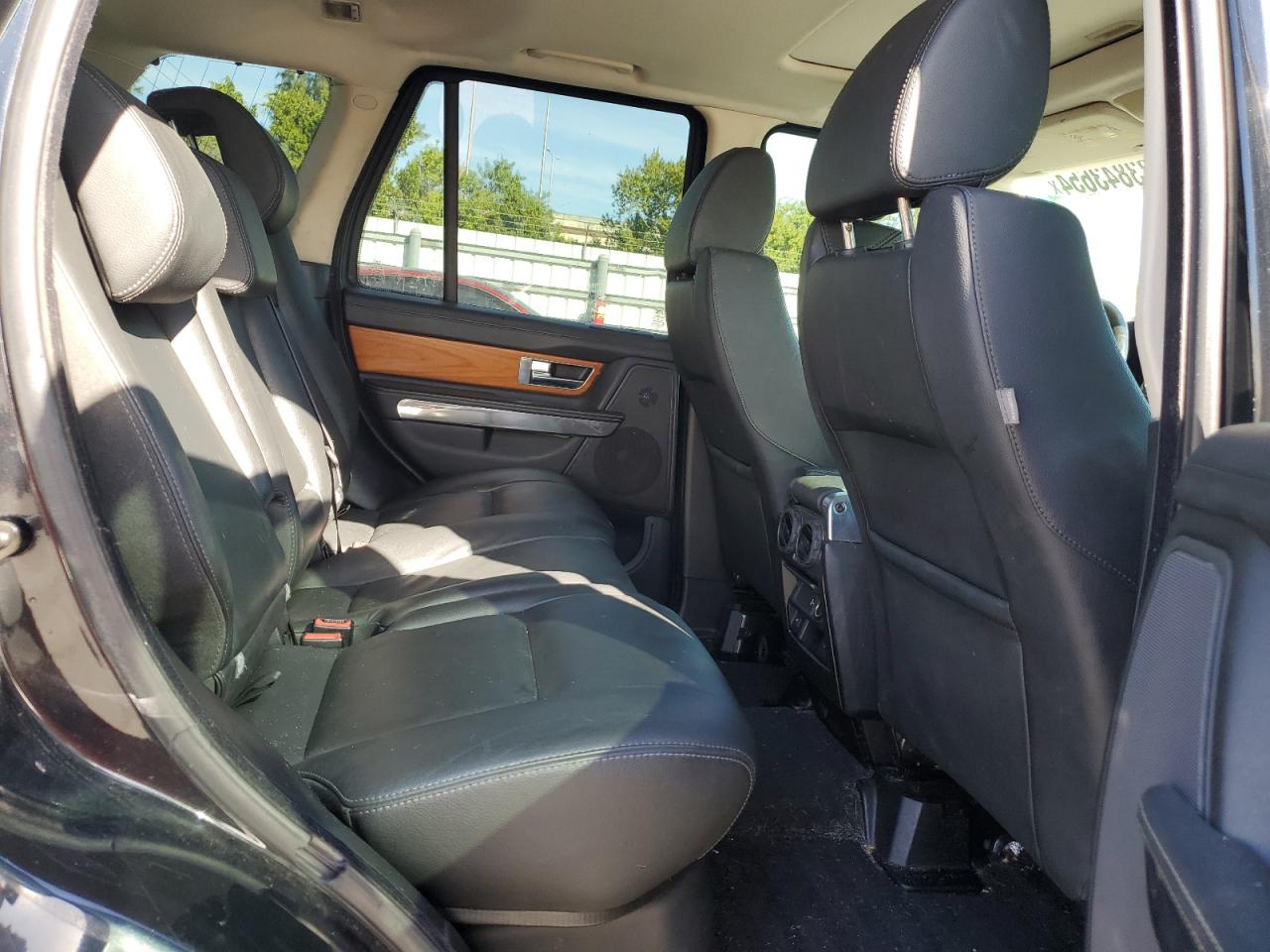 2012 Land Rover Range Rover - Image 11