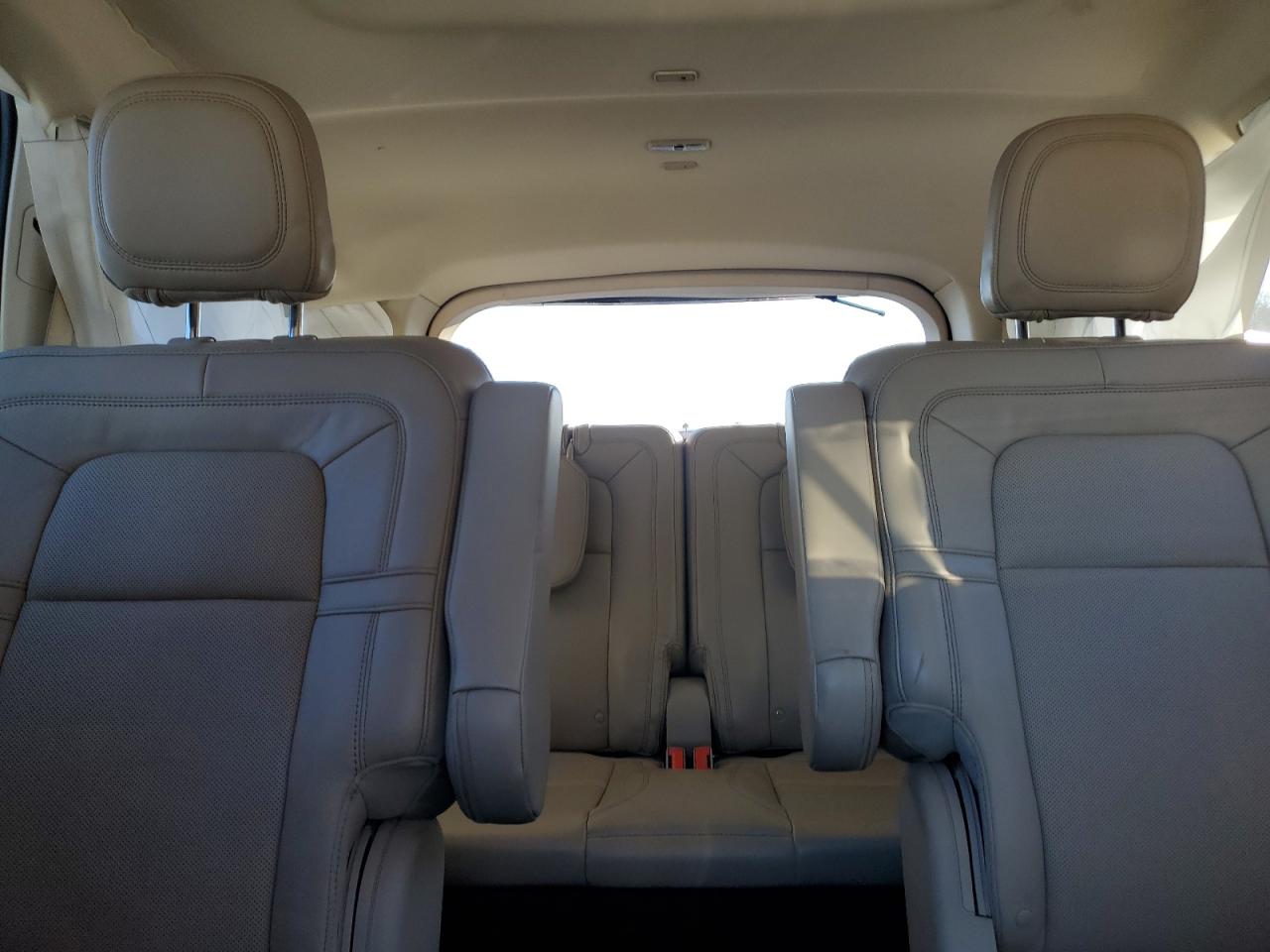 2020 Lincoln Aviator - Image 10