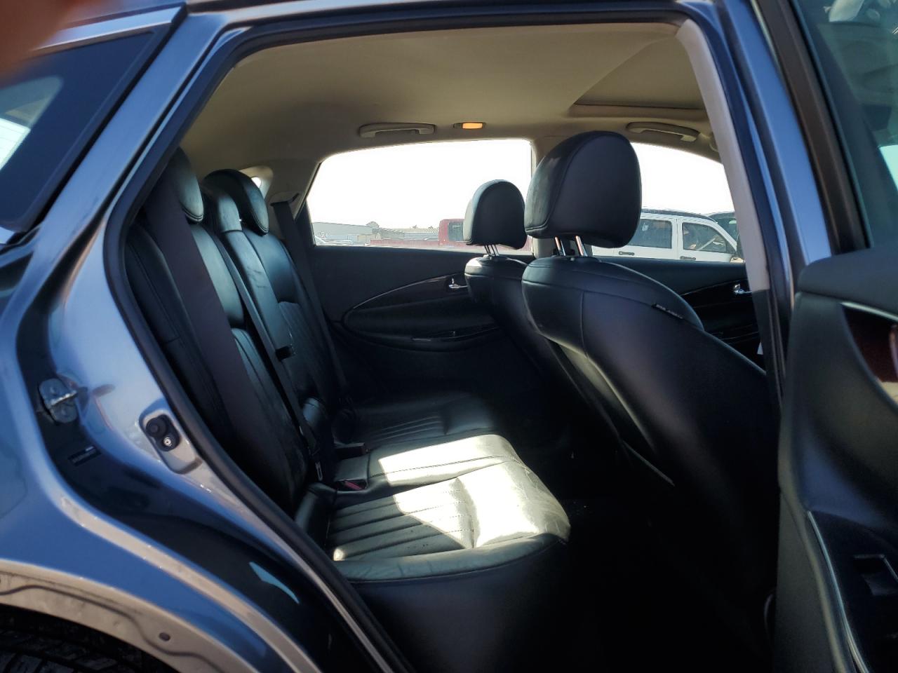 2017 Infiniti QX50 - Image 11