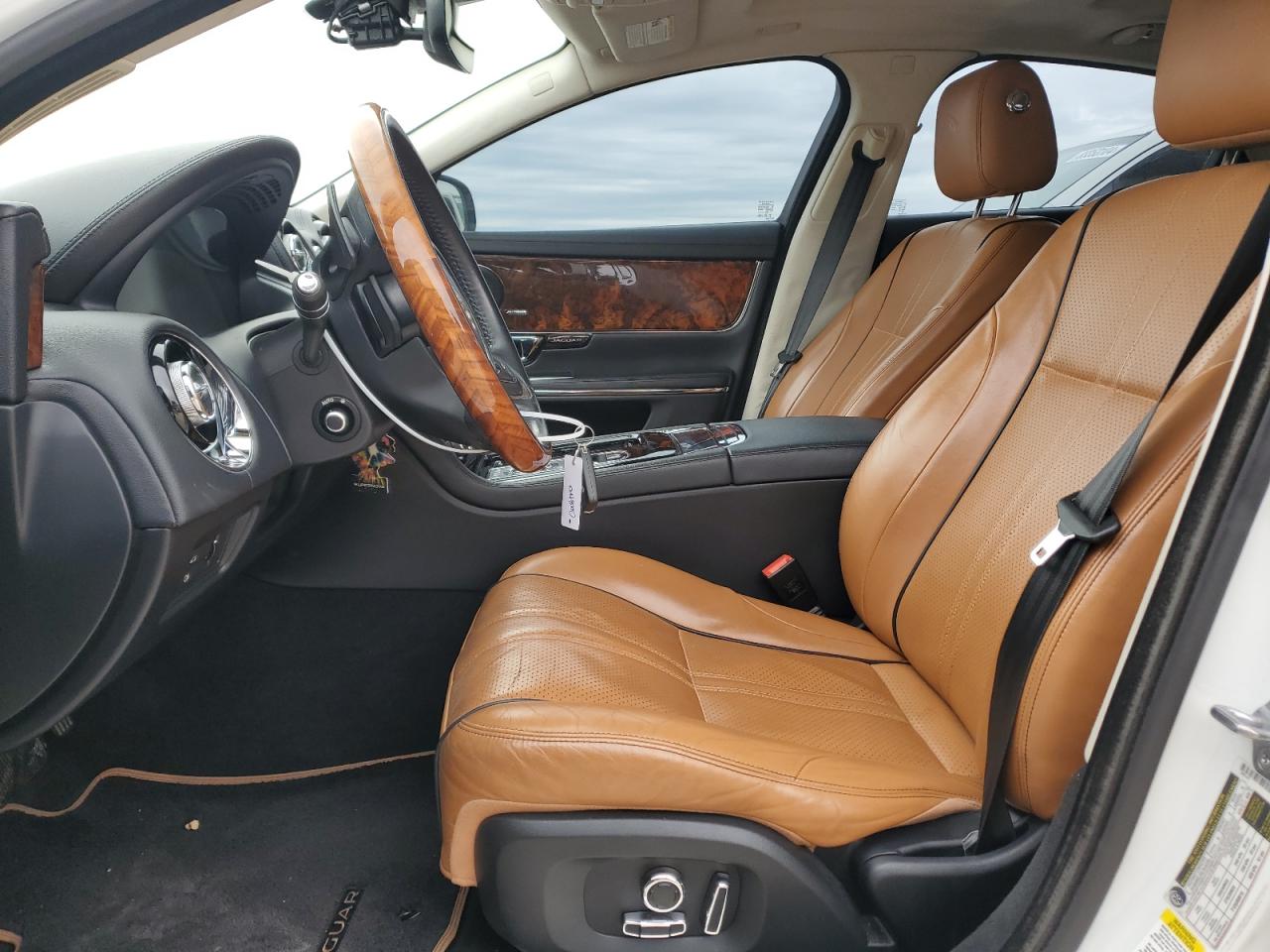 2019 Jaguar XJ - Image 7
