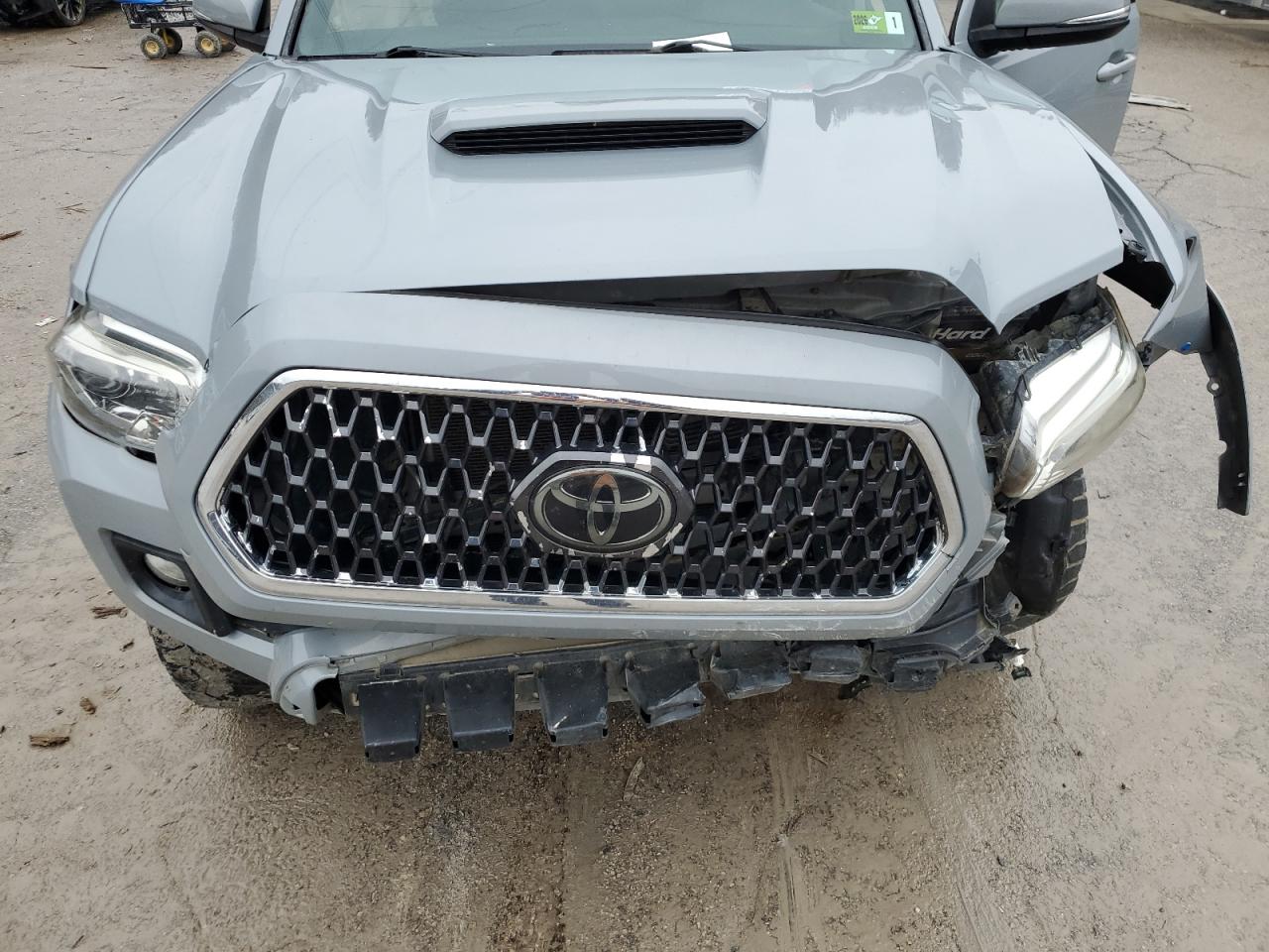 2018 Toyota Tacoma - Image 12
