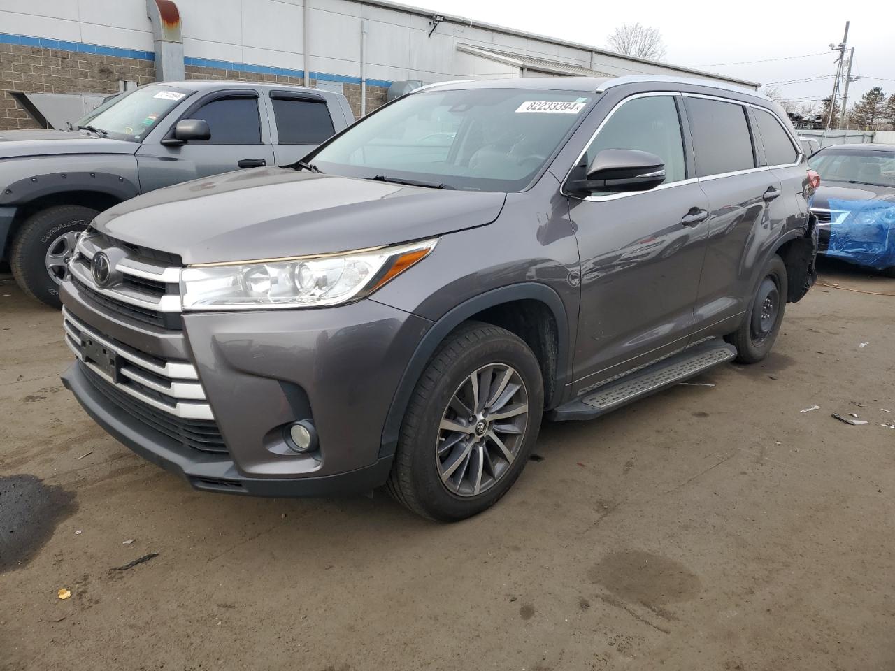 2017 Toyota Highlander - Image 1
