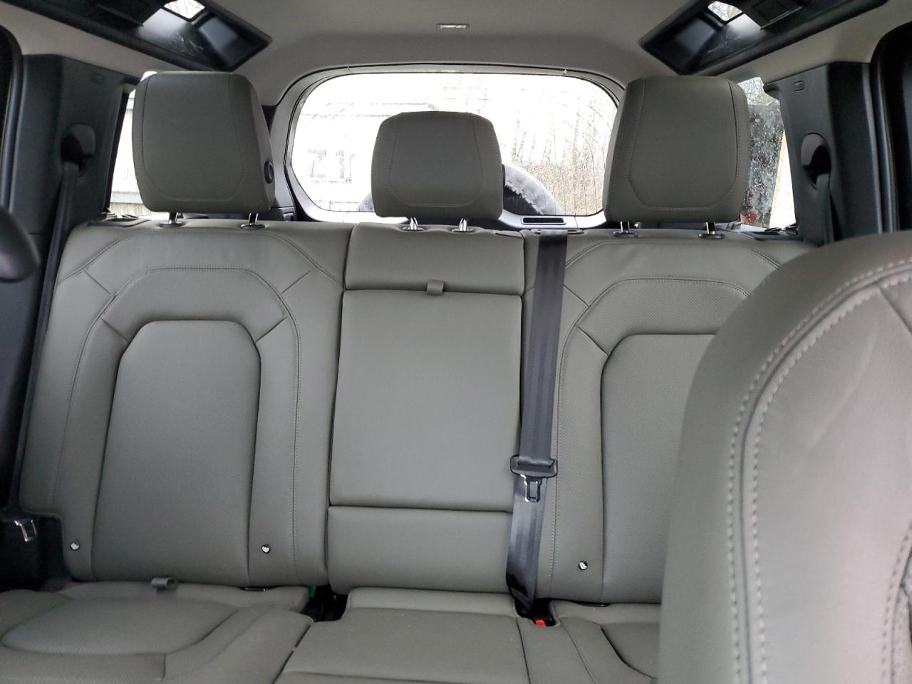 2024 Land Rover Defender - Image 10