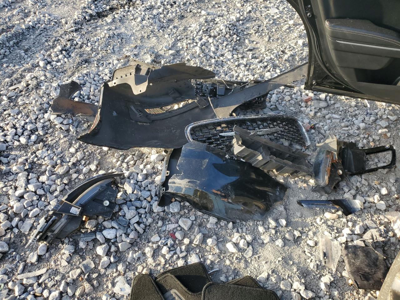 2020 Chrysler 300 - Image 14