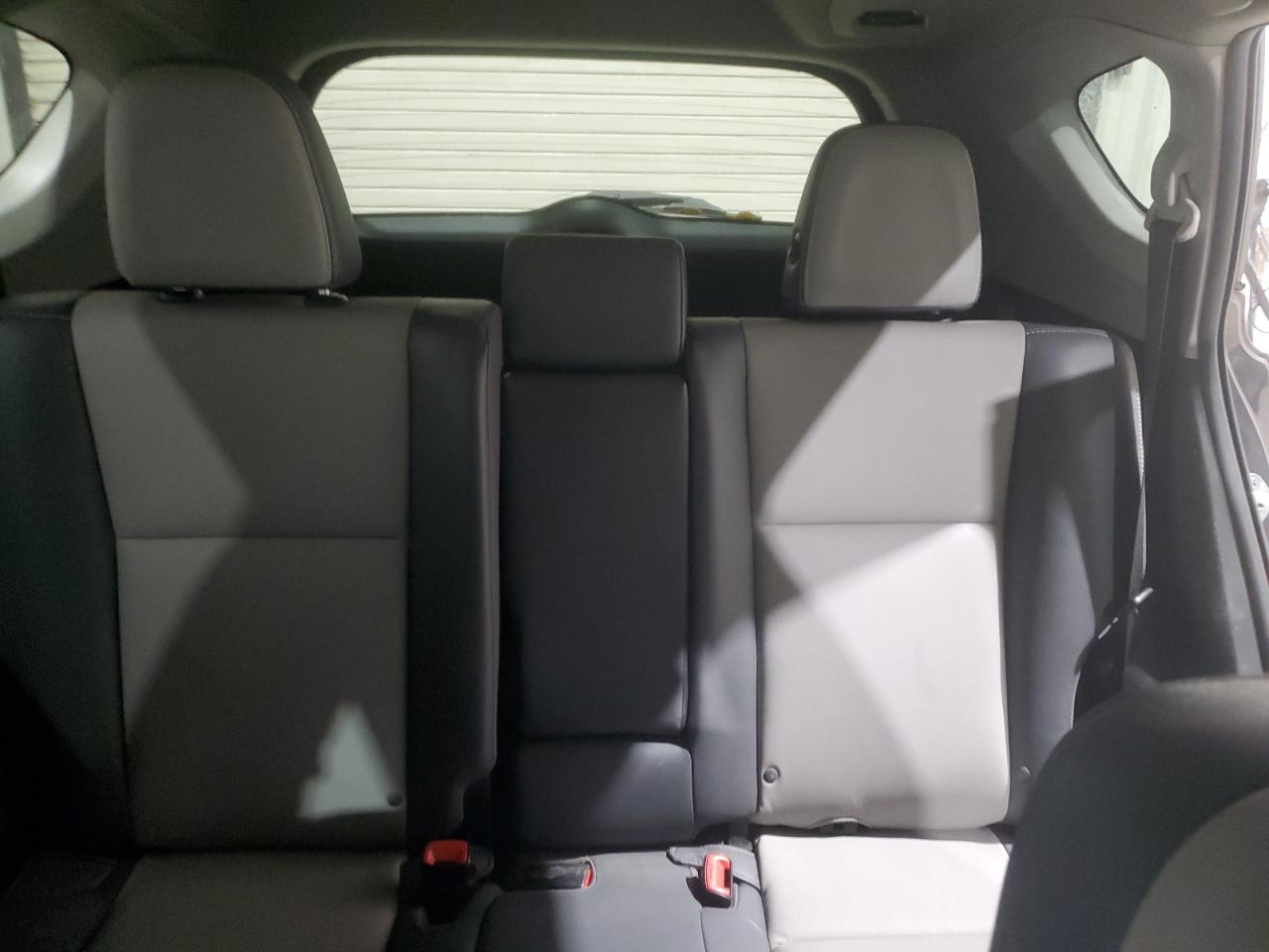 2015 Toyota RAV 4 - Image 10