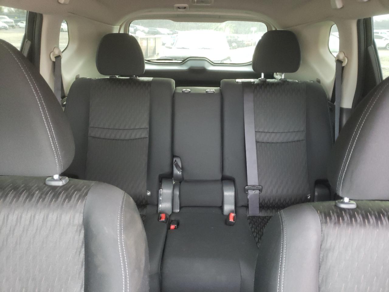 2017 Nissan Rogue - Image 10