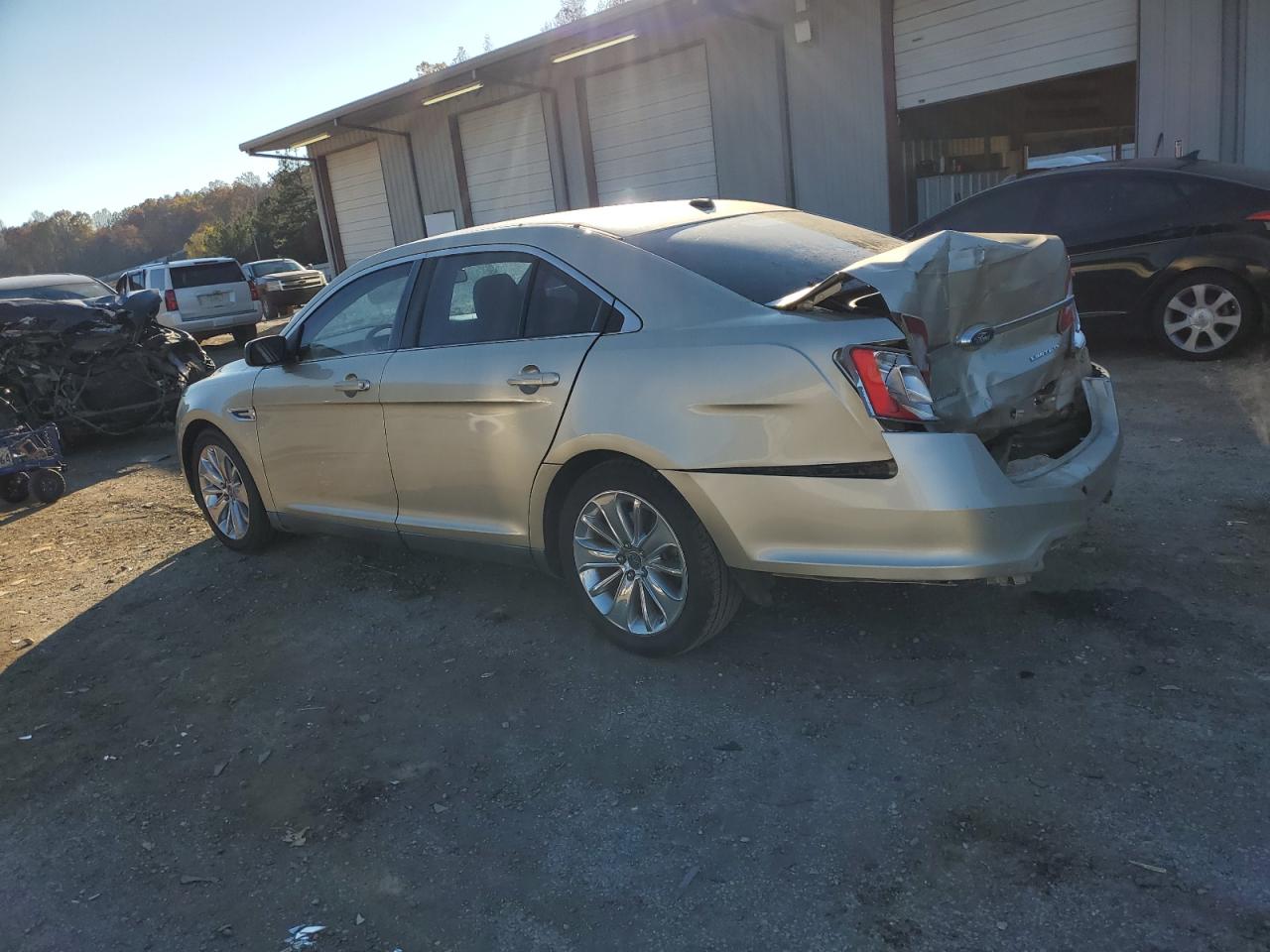 2010 Ford Taurus - Image 2