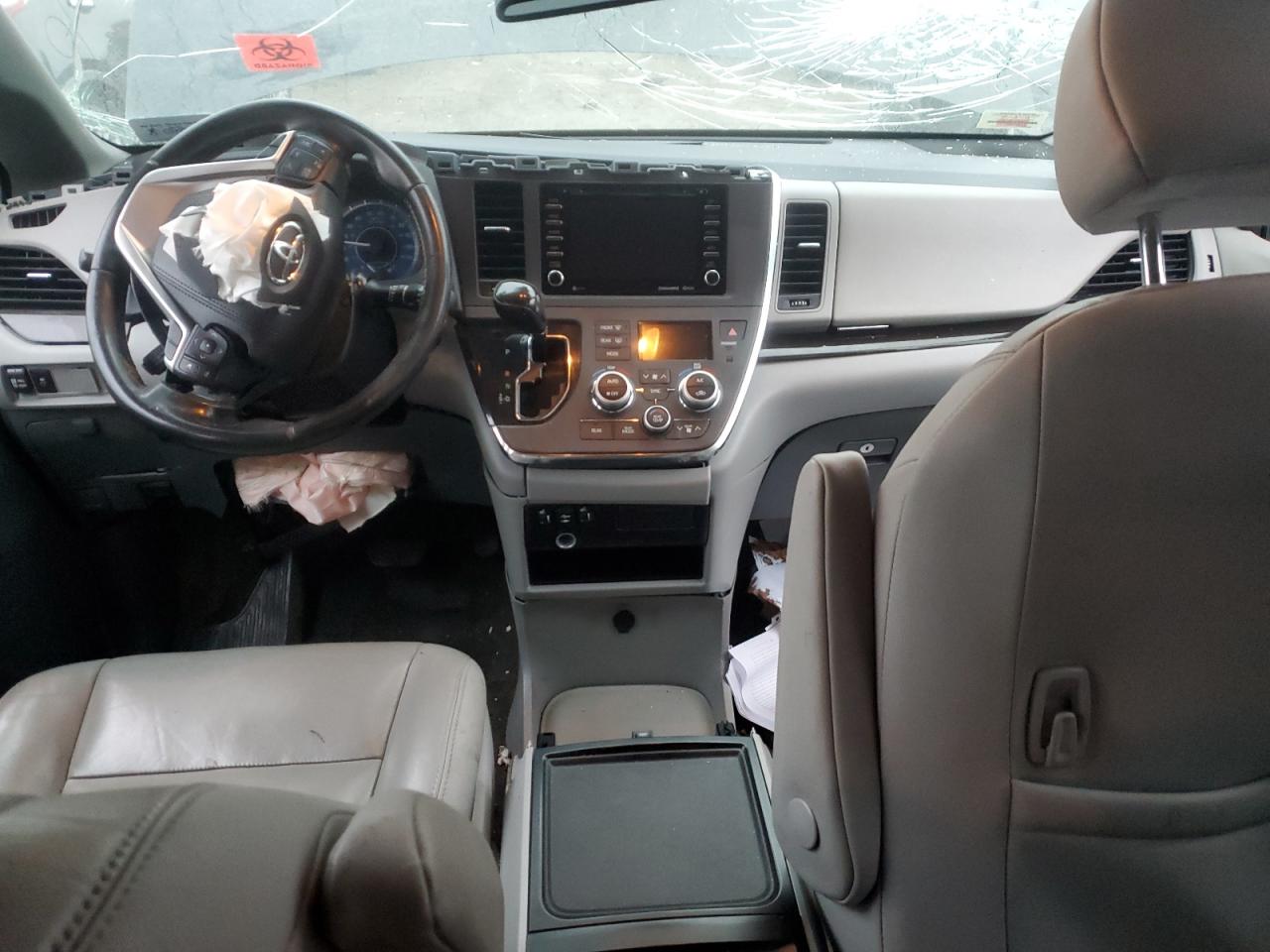 2018 Toyota Sienna - Image 8