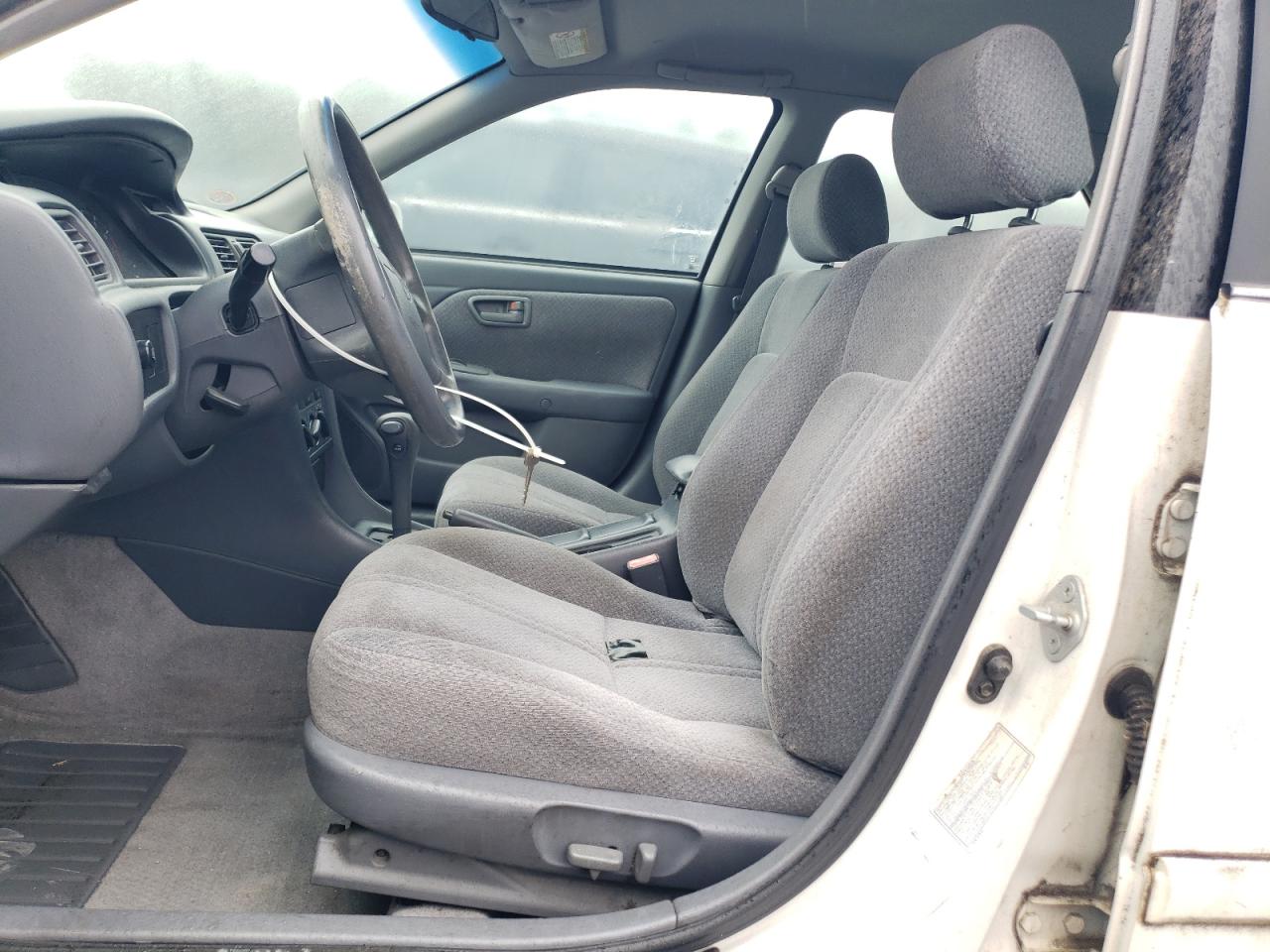 2000 Toyota Camry Le VIN: 4T1BF22K2YU942469 Lot: 82617554