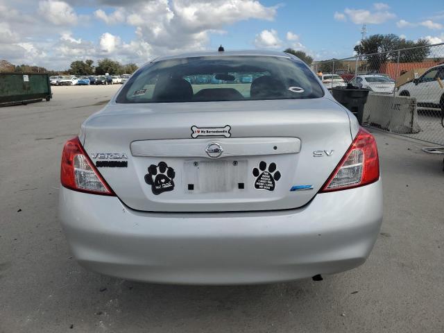  NISSAN VERSA 2012 Srebrny