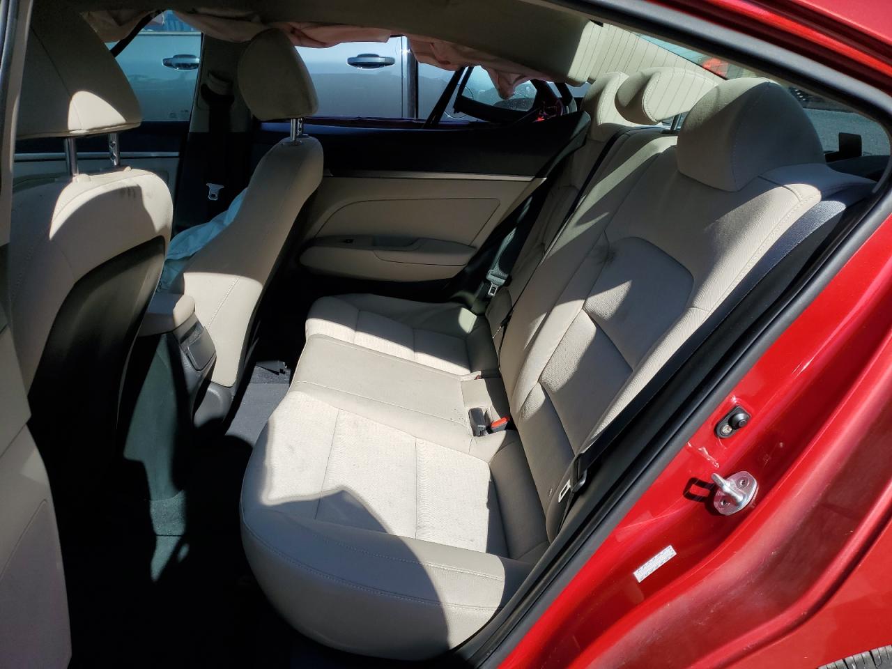 2017 Hyundai Elantra - Image 10