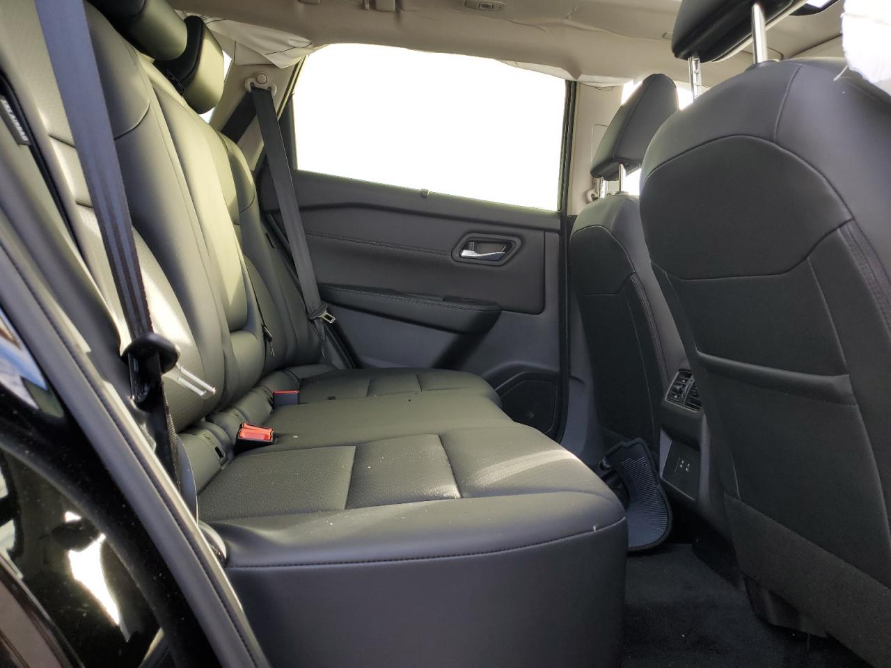 2024 Nissan Rogue - Image 11