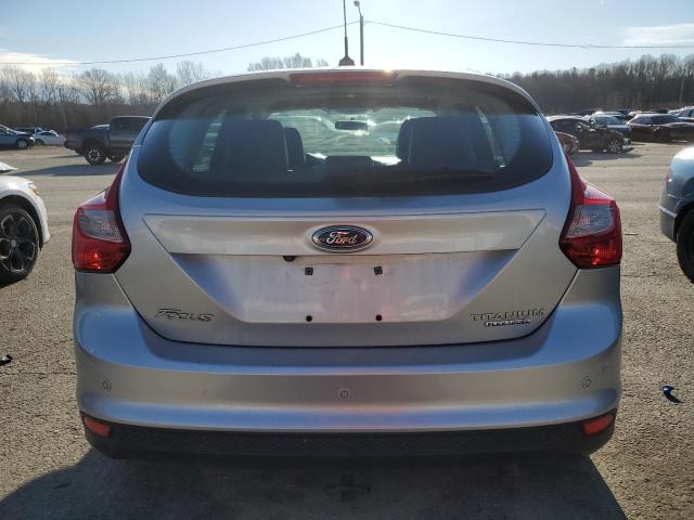 Hatchbacks FORD FOCUS 2014 Silver