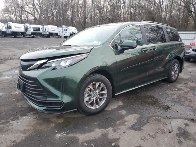 2025 Toyota Sienna Le