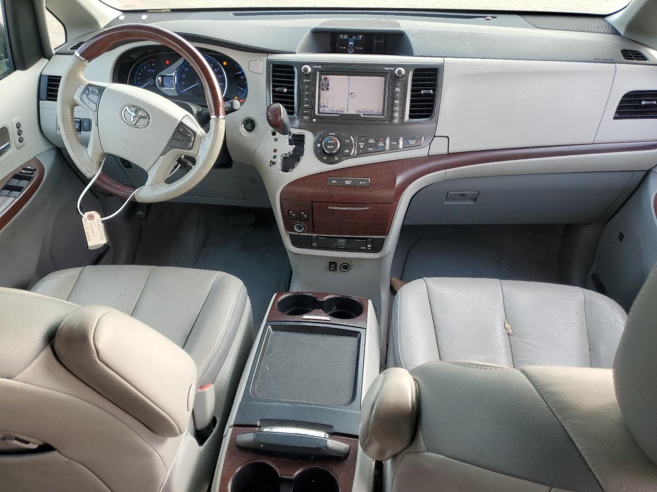 2011 Toyota Sienna - Image 8