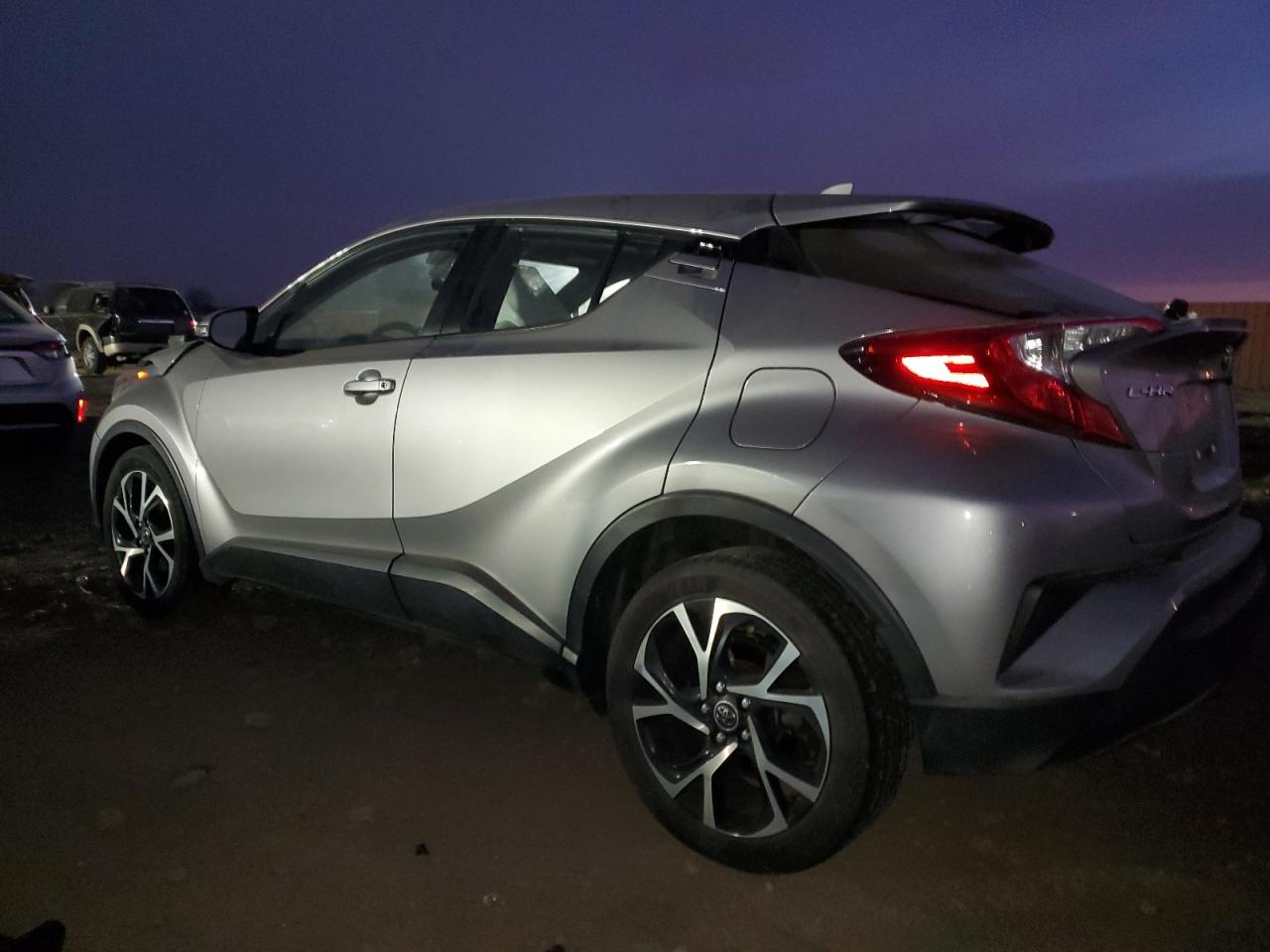 VIN NMTKHMBX2JR023361 2018 TOYOTA C-HR no.2