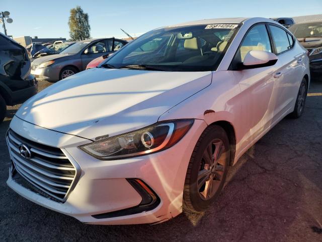  HYUNDAI ELANTRA 2018 Белы