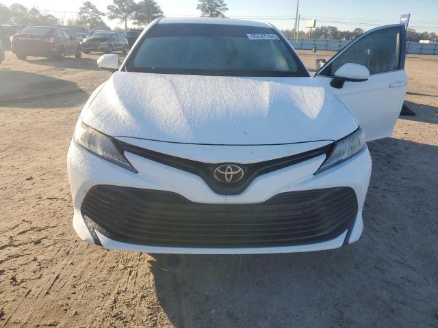  TOYOTA CAMRY 2018 Белы