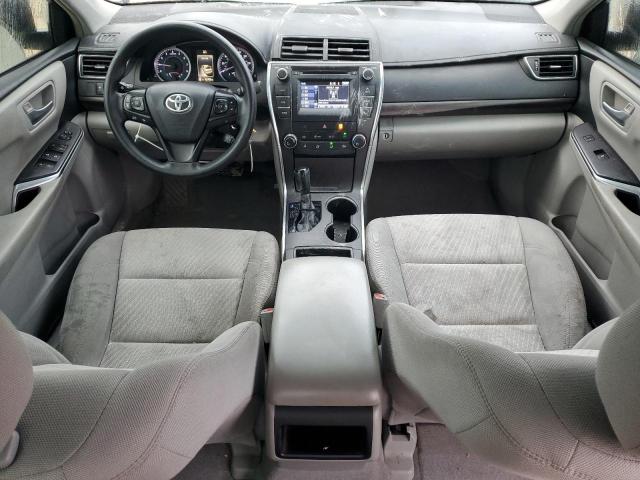 Sedans TOYOTA CAMRY 2016 Srebrny