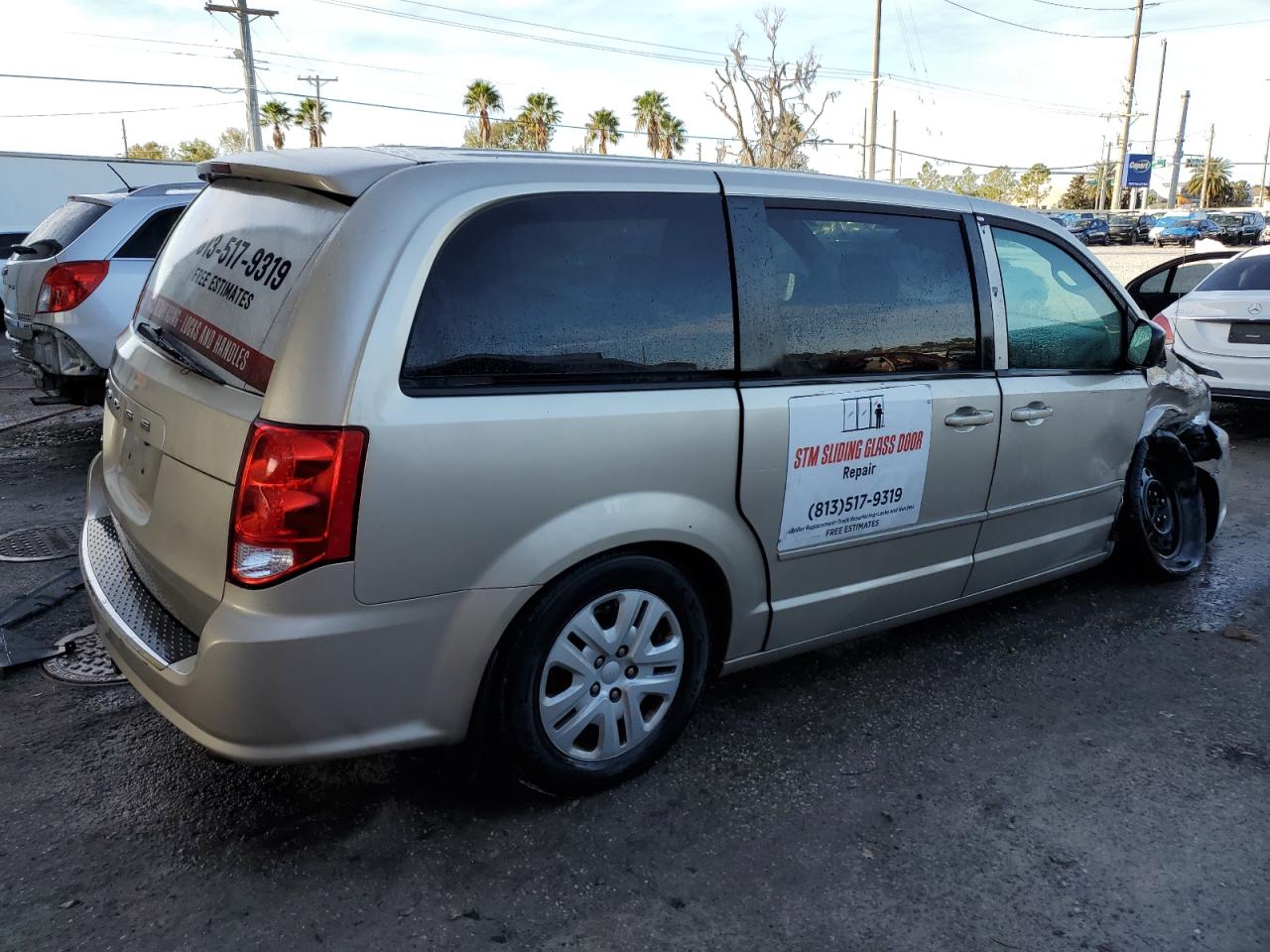 2014 Dodge Caravan - Image 3