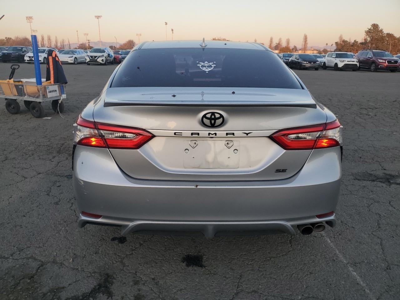 VIN 4T1B11HK7JU643937 2018 TOYOTA CAMRY no.6