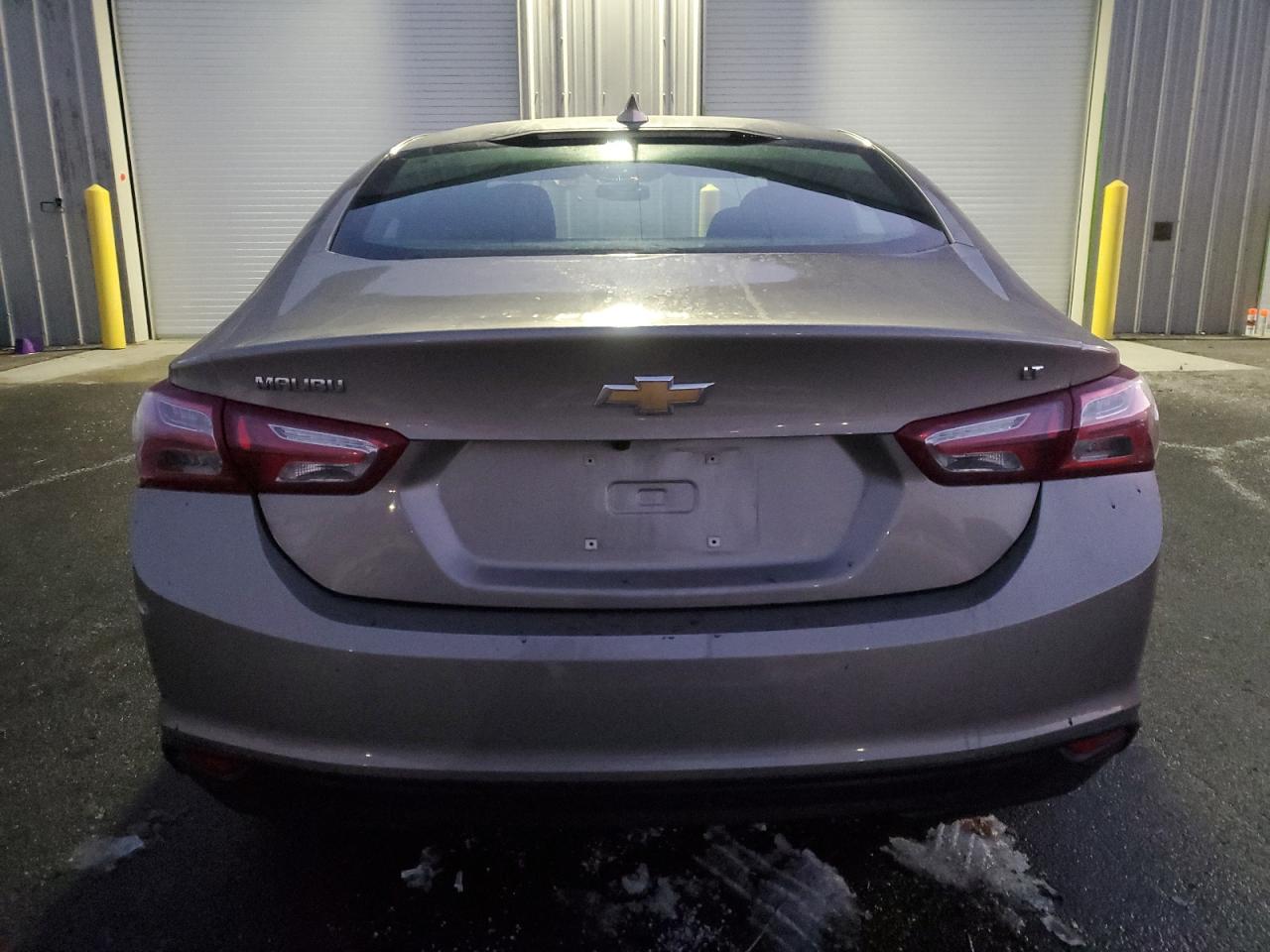 2022 Chevrolet Malibu - Image 6