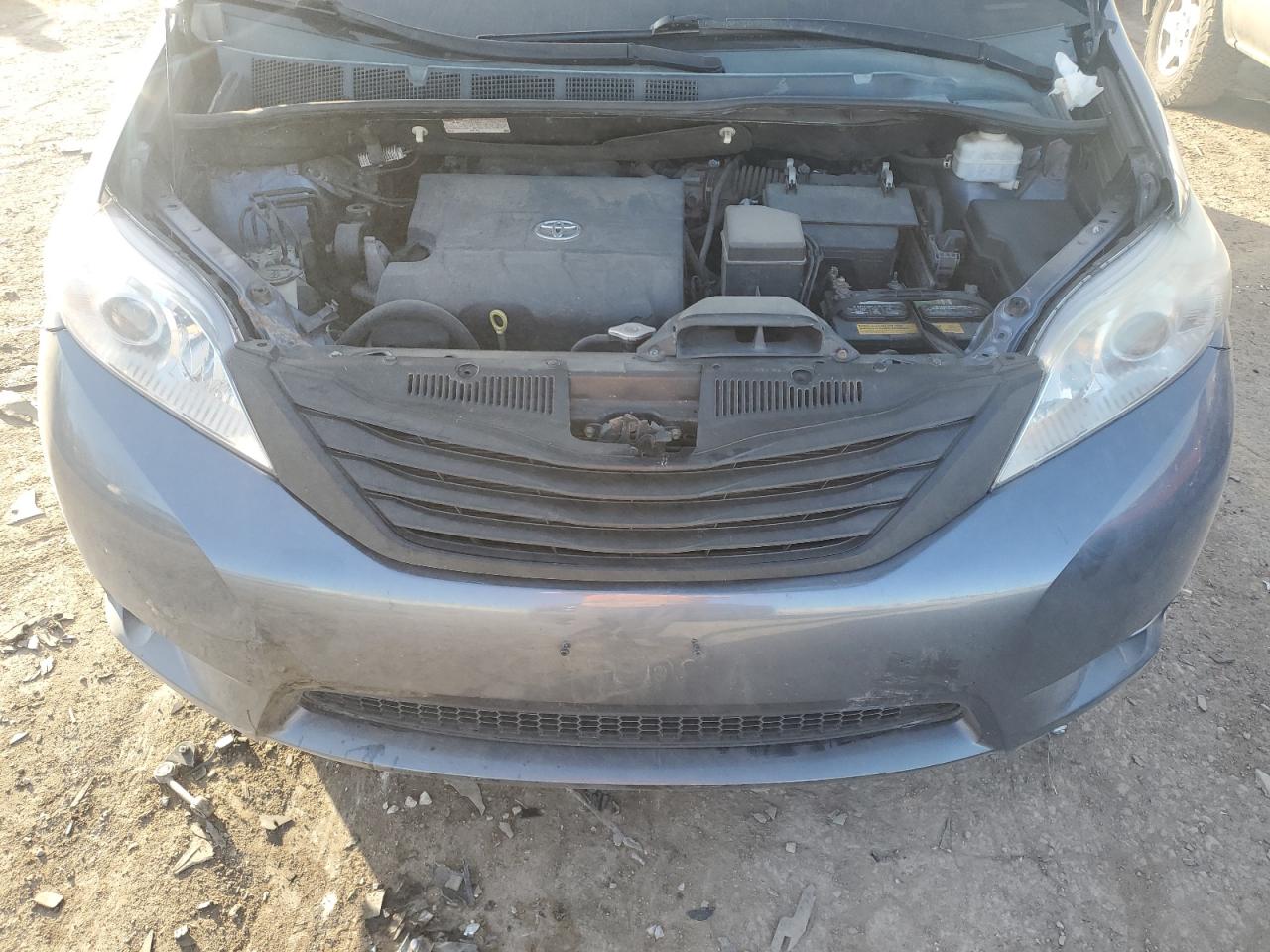 2015 Toyota Sienna - Image 12