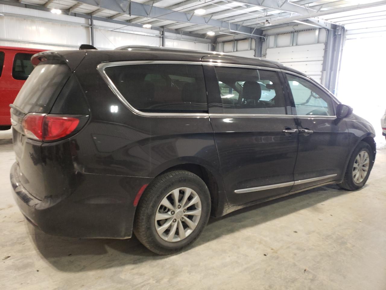 2019 Chrysler Pacifica - Image 3