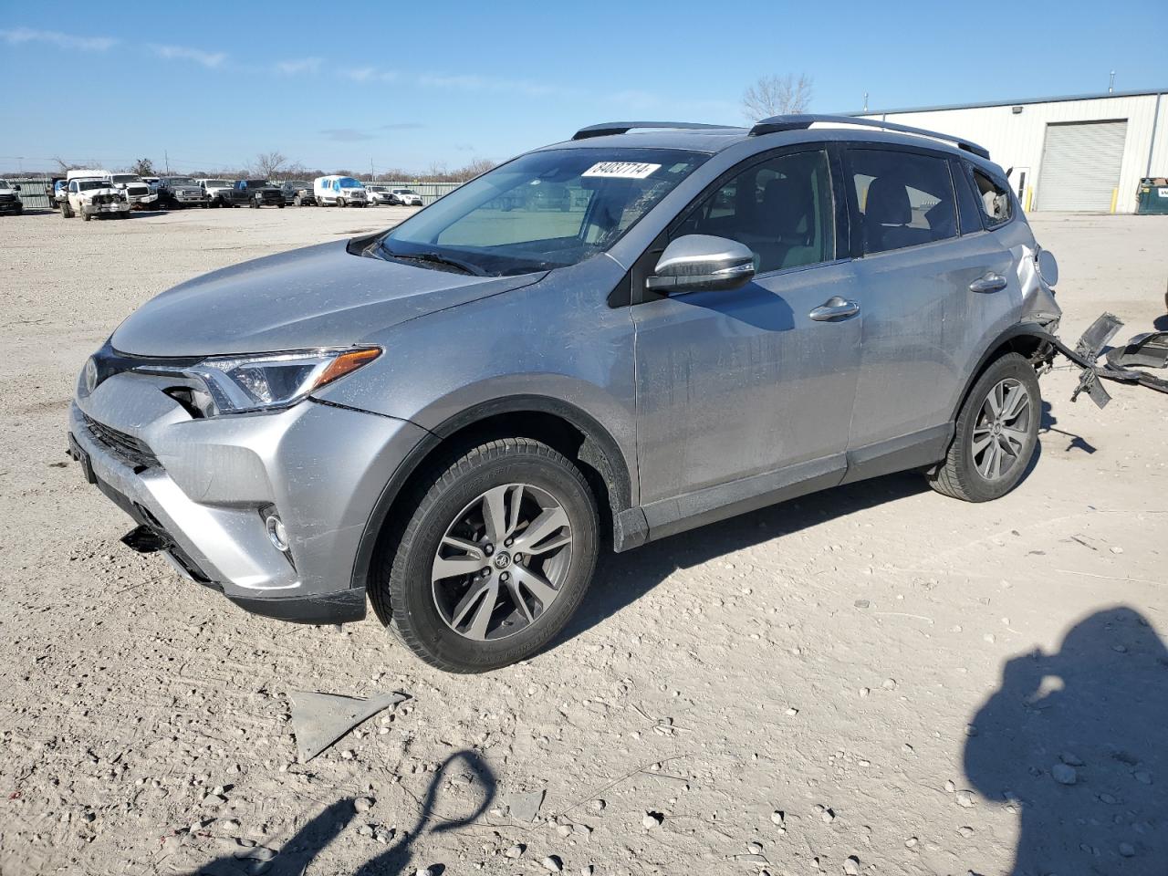 VIN JTMRFREV4JJ211308 2018 TOYOTA RAV4 no.1