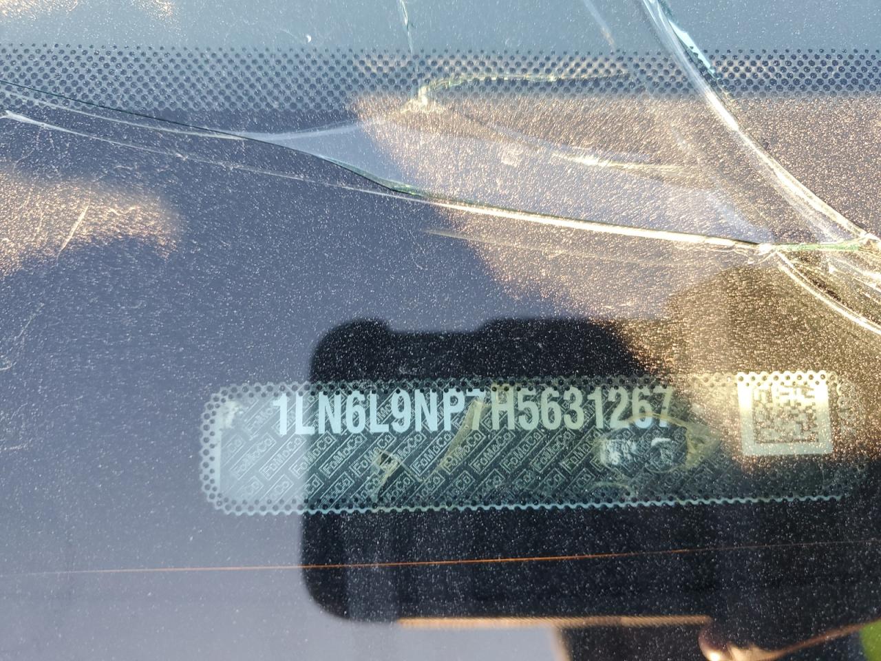 2017 Lincoln Continental - Image 12