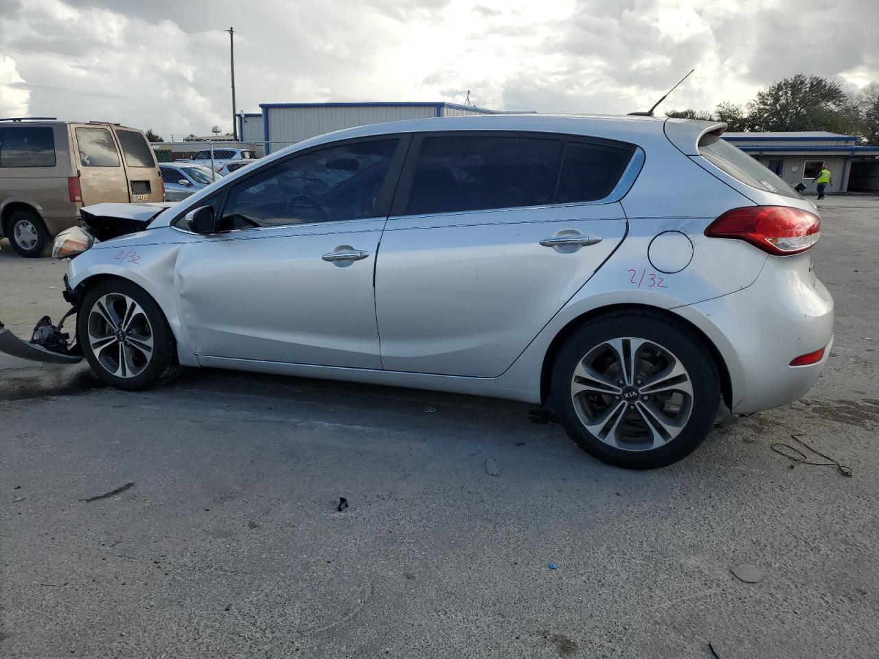 VIN KNAFX5A87G5505602 2016 KIA FORTE no.2