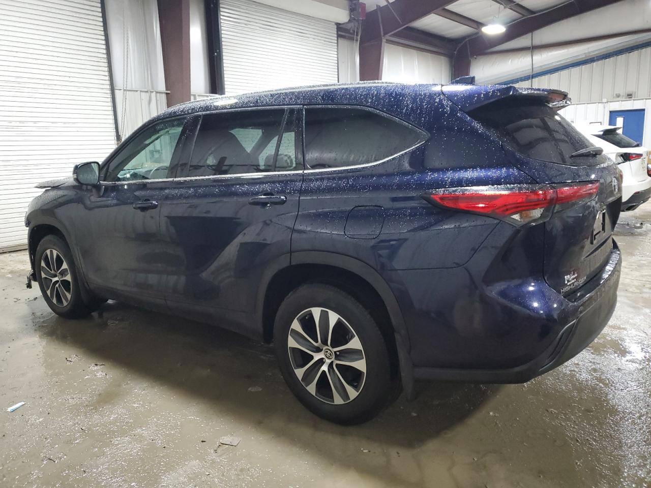 2021 Toyota Highlander - Image 2