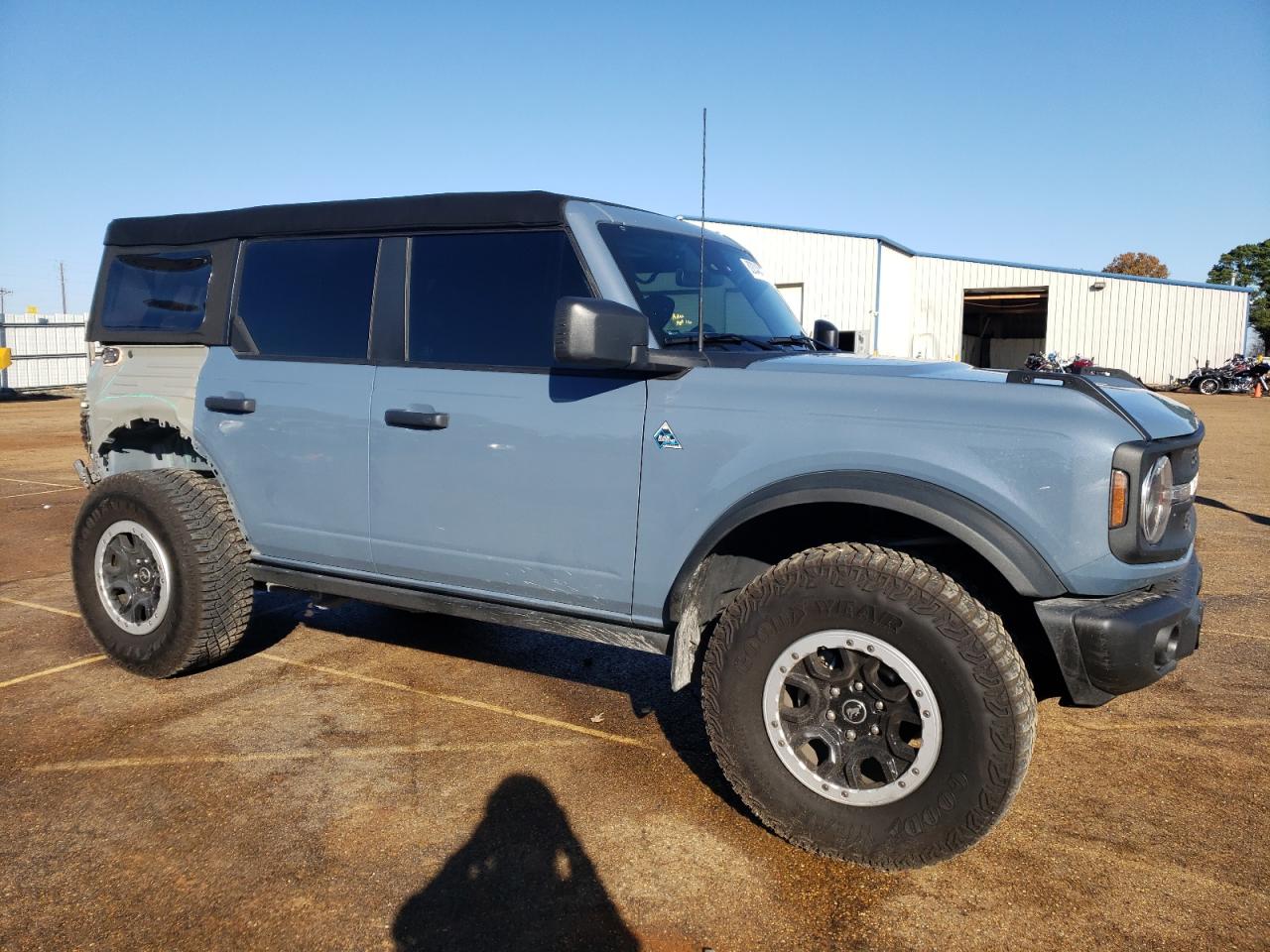 2023 Ford Bronco - Image 4