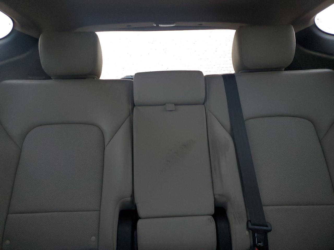 2017 Hyundai Santa Fe - Image 10