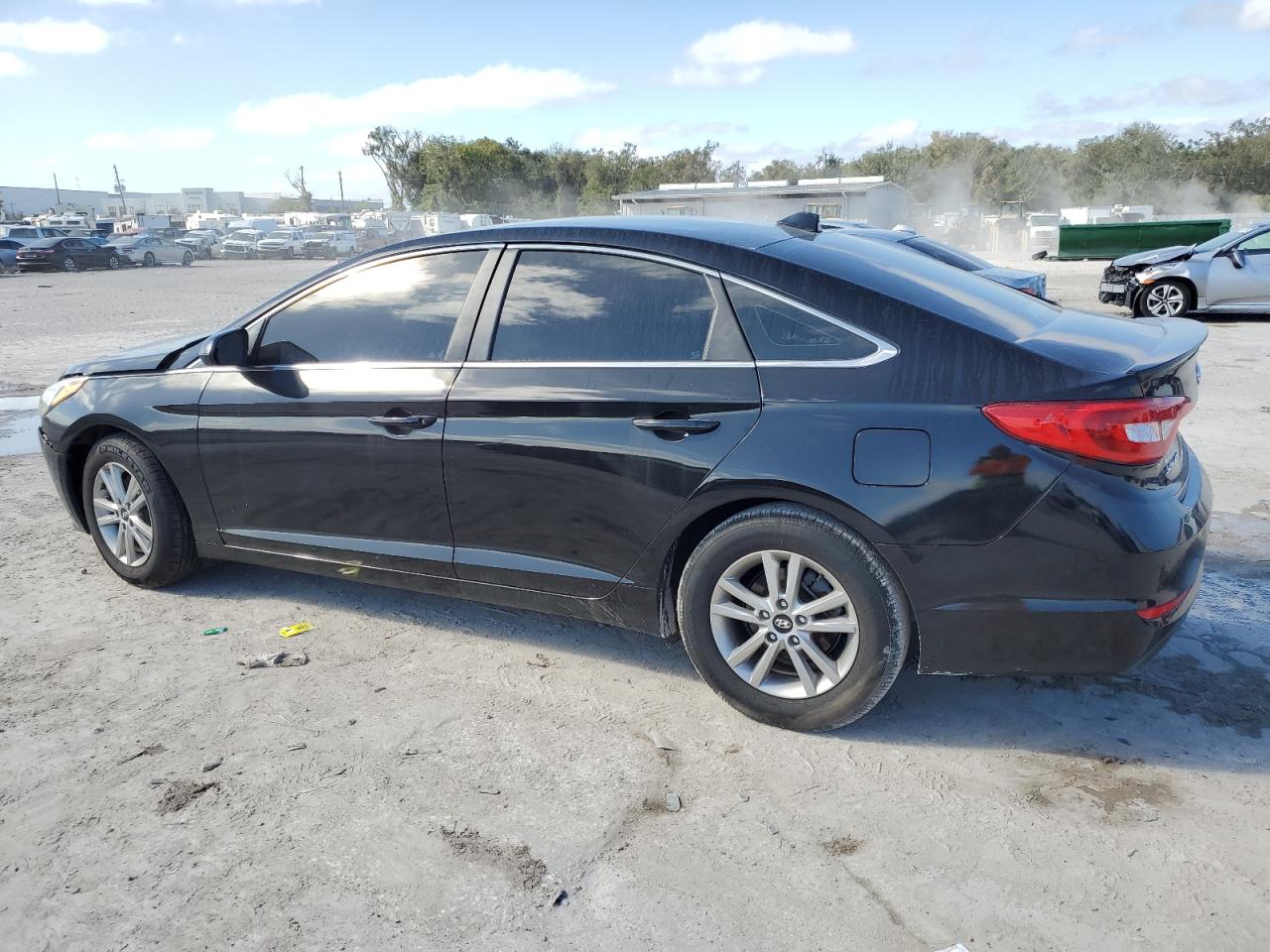 5NPE24AF3HH502400 2017 HYUNDAI SONATA - Image 2