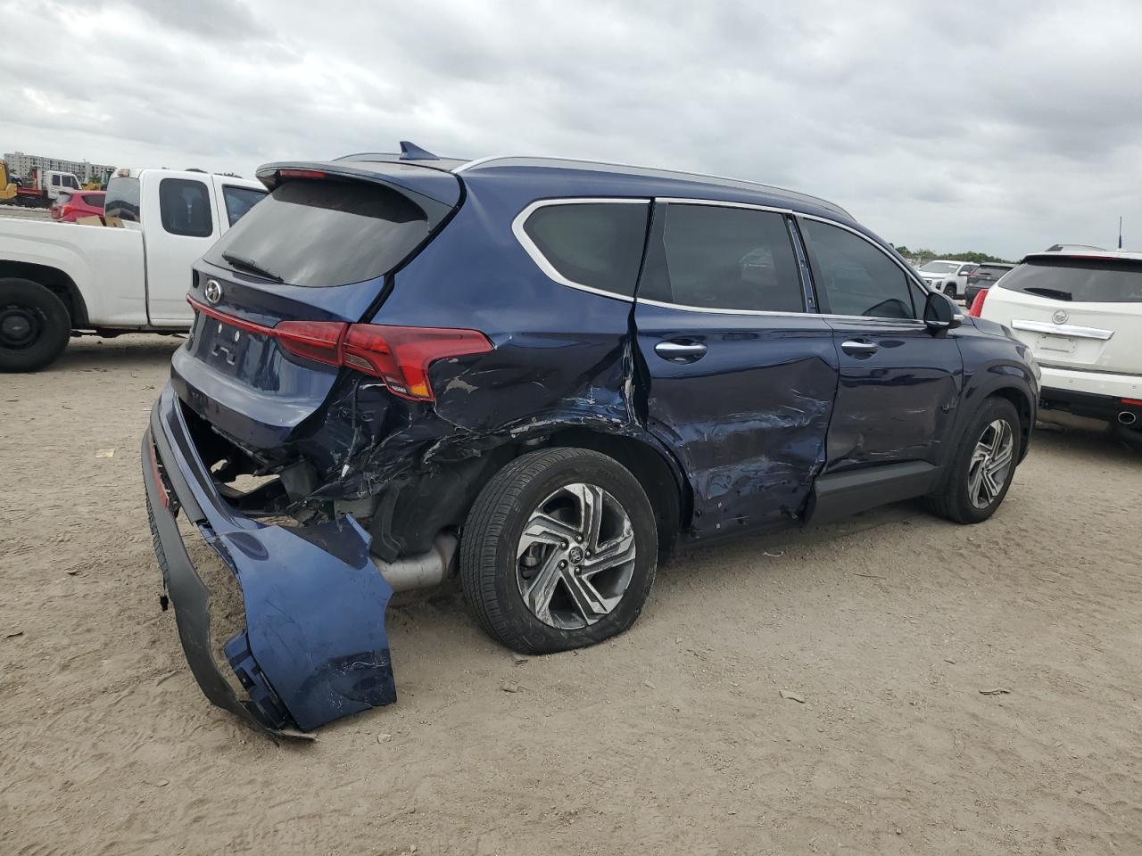 2023 Hyundai Santa Fe - Image 3
