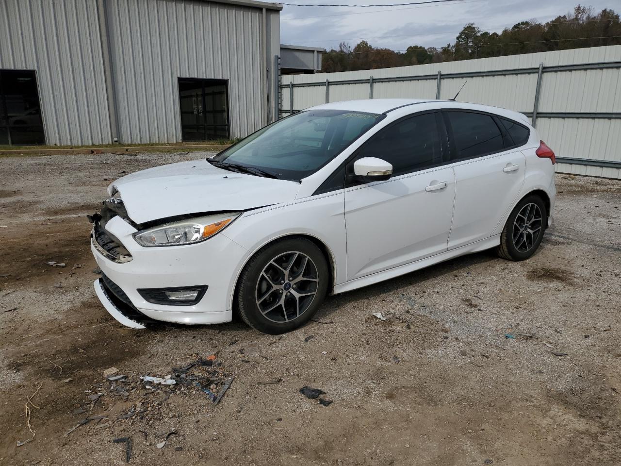 VIN 1FADP3K22FL259759 2015 FORD FOCUS no.1