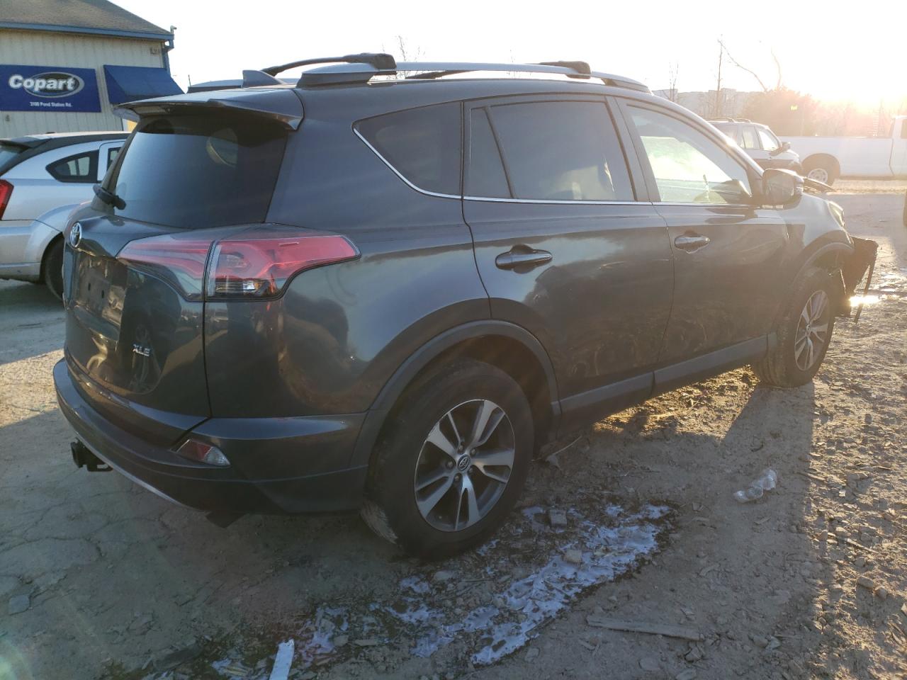 VIN 2T3WFREV8JW513589 2018 TOYOTA RAV4 no.3