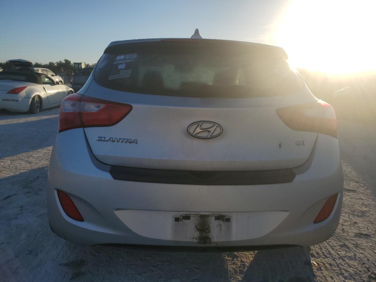 2013 Hyundai Elantra - Image 6
